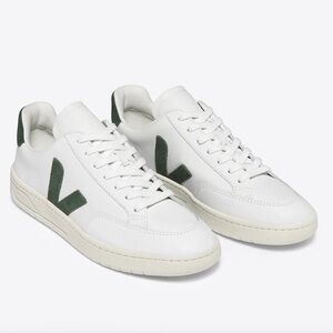 Veja V-12 Leather White Cyprus Size 7 NWT